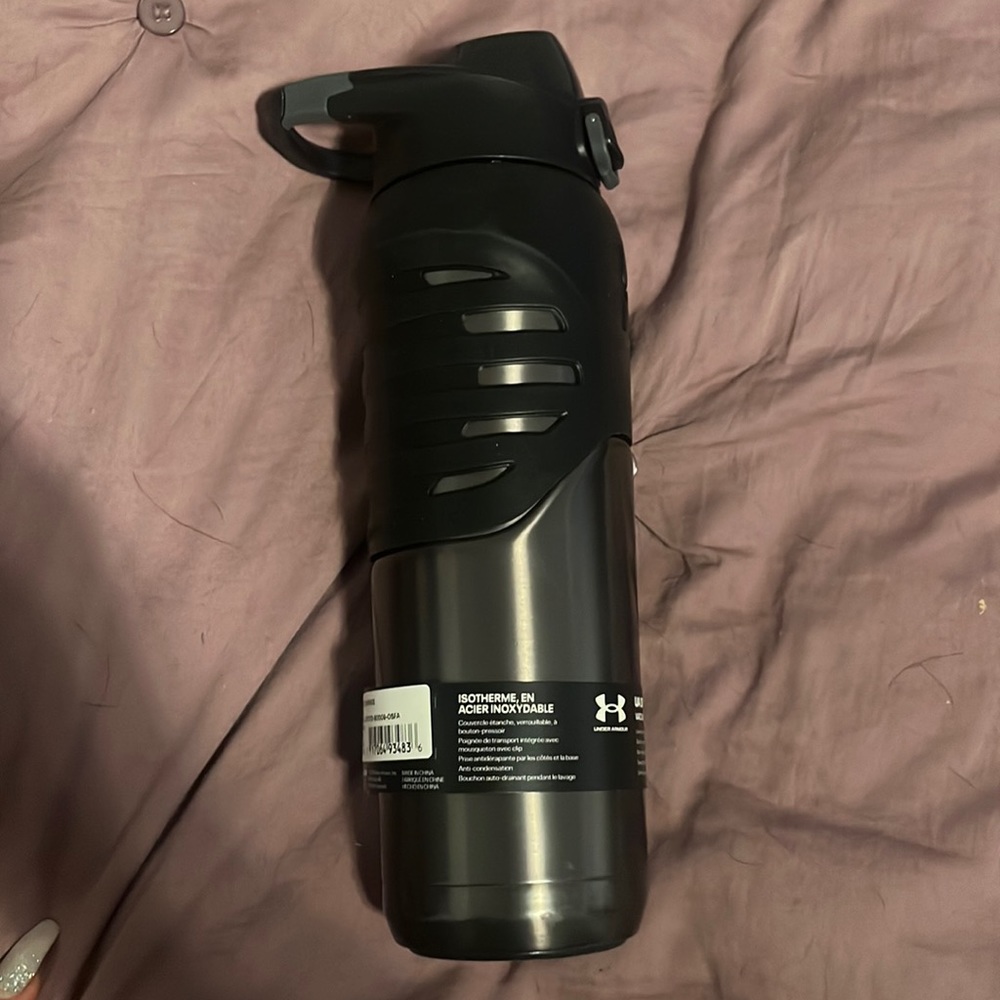 New under armor water bottle